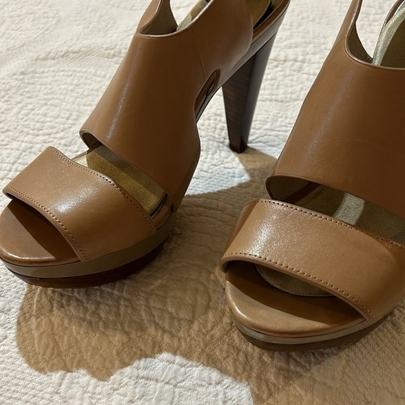 MK Platform Heels. New. Size 8.5 - Picture 2 of 10